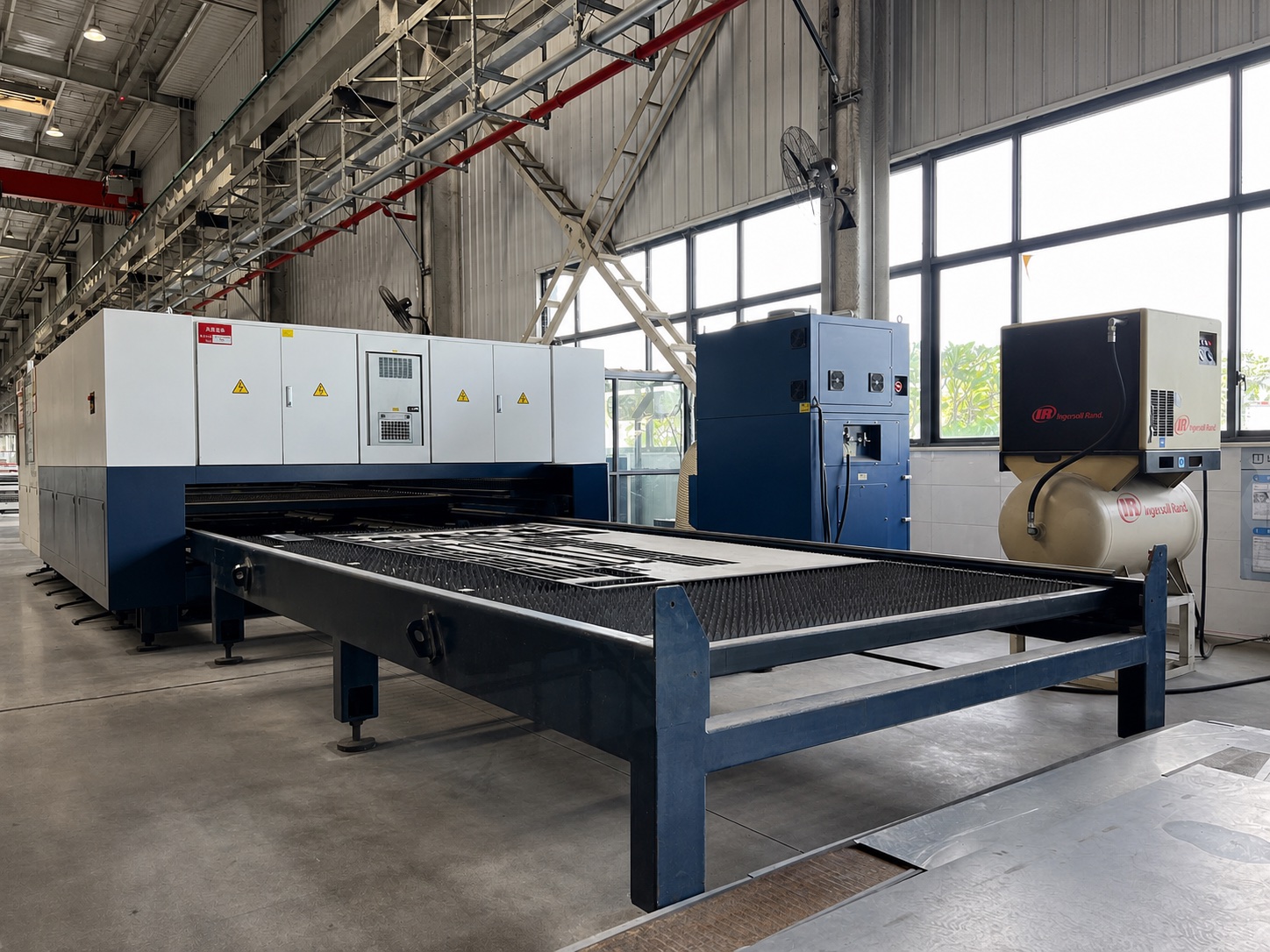 Fiber laser cutting